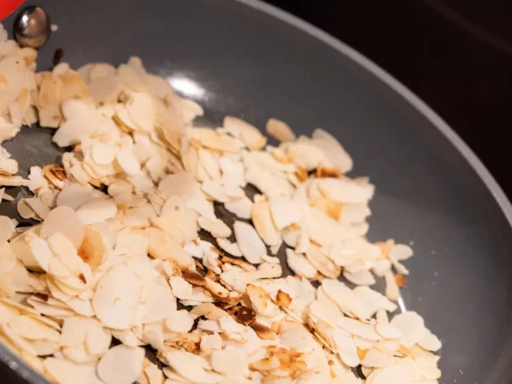Confiture aux abricots, rhubarbe et amandes éfilées — photo 4