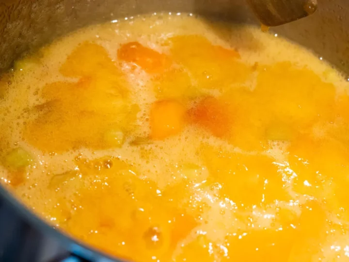 Confiture aux abricots, rhubarbe et amandes éfilées — photo 6