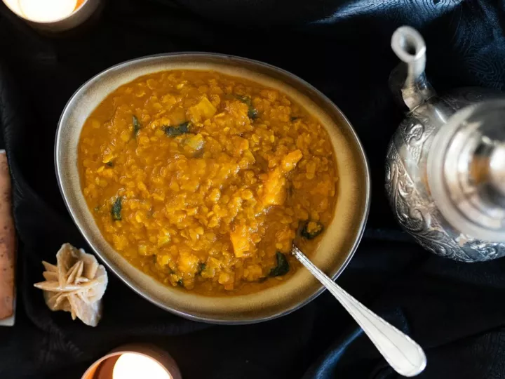 Avez-vous la dahl ? Mon dahl de lentilles rouges, patate douce et épinards