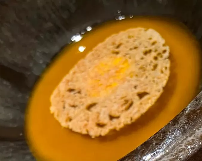 Bisque orangée et tuile croustillante, restaurant Étude à Aix-en-Provence