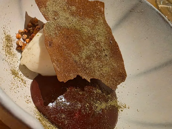 Dessert au chocolat et poudre verte, restaurant Étude à Aix-en-Provence