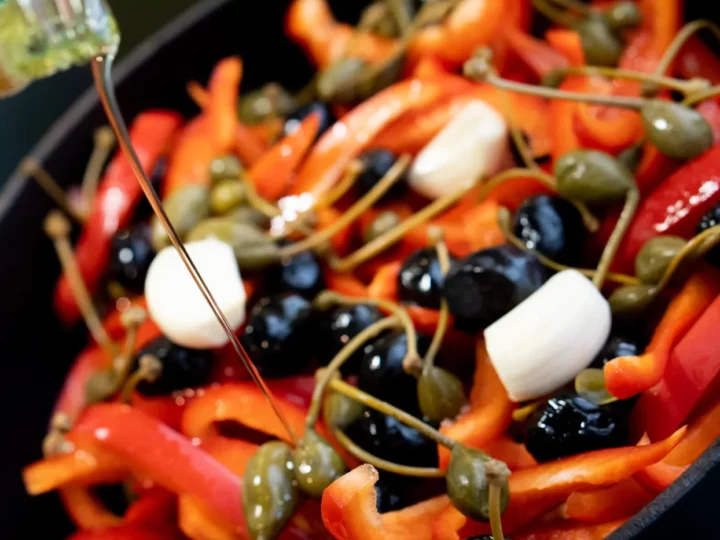 Peperoni in padella con olive e capperi — photo 4