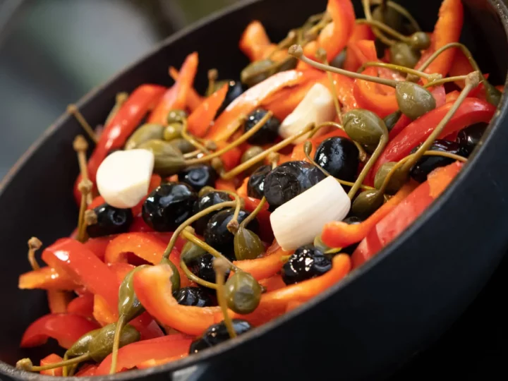 Peperoni in padella con olive e capperi — photo 5
