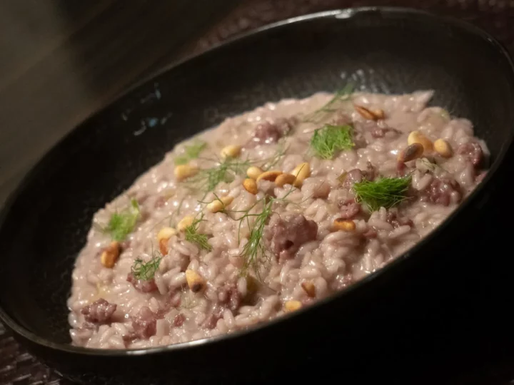 Risotto d’hiver au vin rouge, saucisse italienne, fenouil et fontine