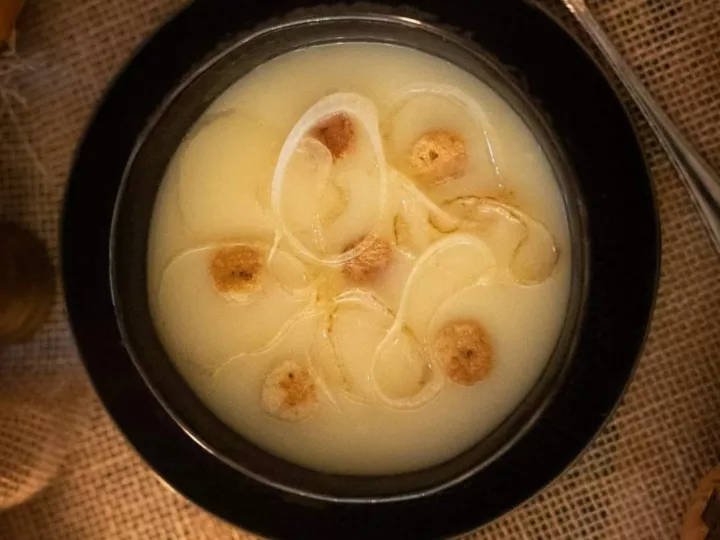 Recette de soupe aux oignons : 1 kg d’oignons, zéro drame