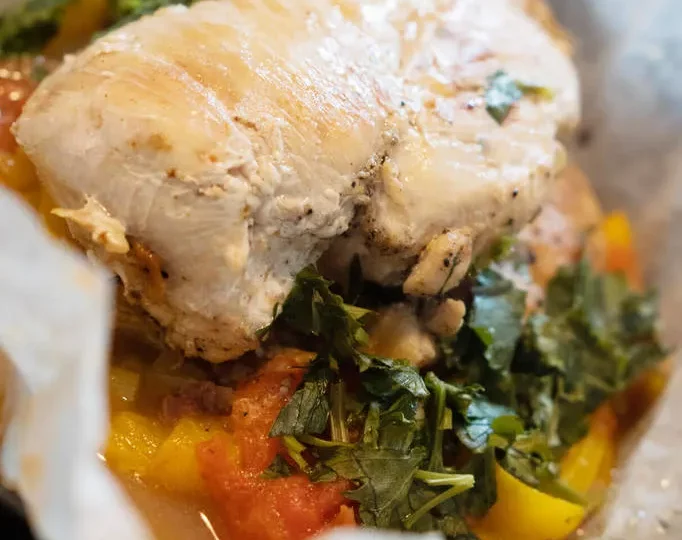 Suprêmes de poulet en papillote